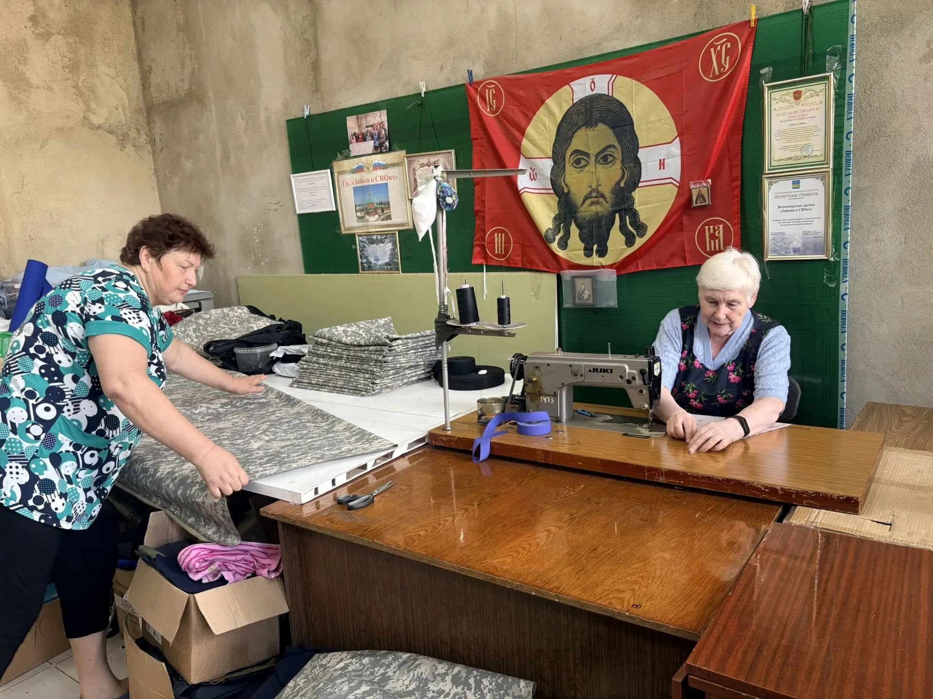 В Троицком храме Лев-Толстовского района кипит работа. 