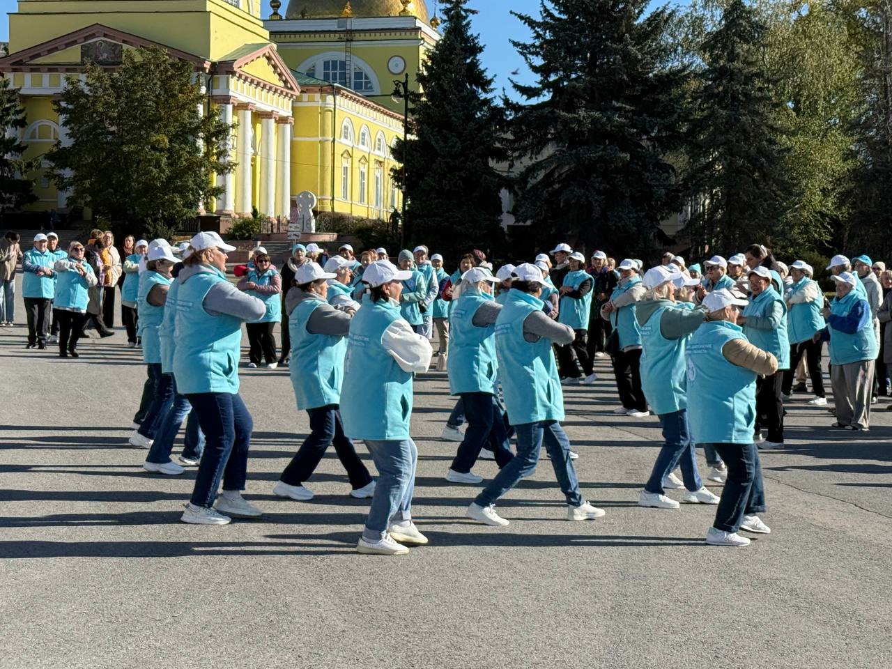 Флеш-моб в День пожилого человека 